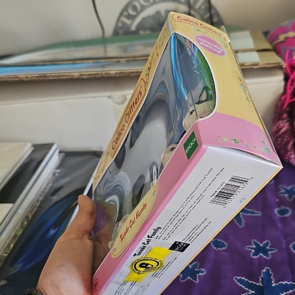 Calico Critters Tuxedo Cat Family Playset - Black, White, Pink, Blue - Picture 4 of 7